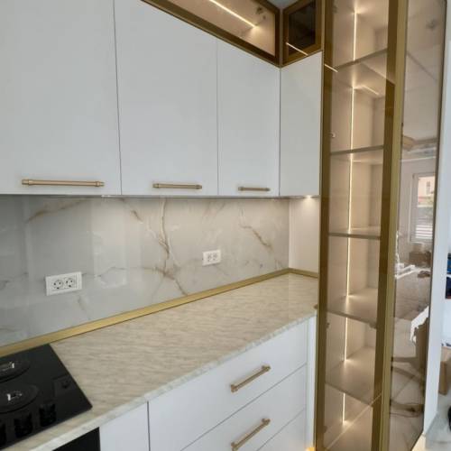 bucatarie alba sticla si led bond romania