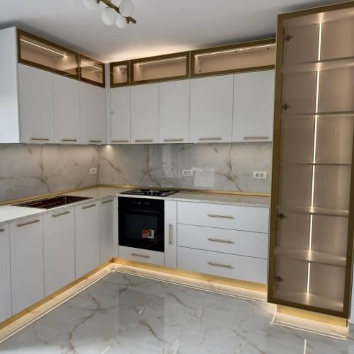 bucatarie alba sticla si led bond romania	