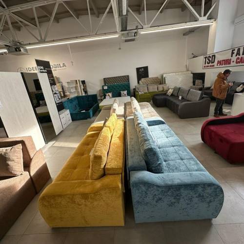 Canapele tapitate cu materiale premium