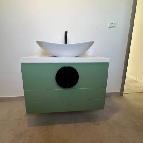 dulap verde sub chiuveta cu sertare si spatiu de depozitare	