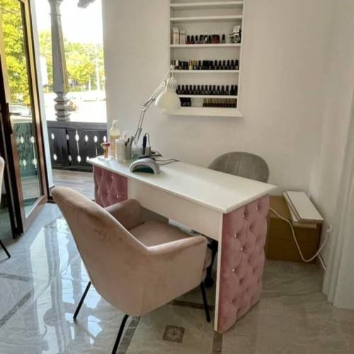 masa manichiura design modern si rafinat