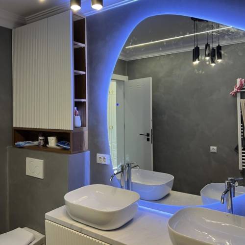 mobilier baie moderna cu lumini led