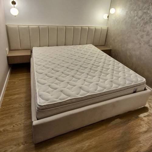 Pat tapițat cu material premium alb impermeabil bond romania